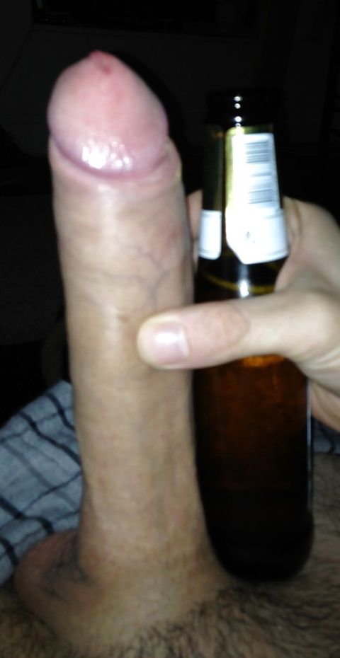 любительское фото мужского члена размером больше пивной бутылки, фото большого члена