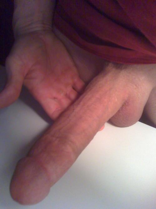 длинный прямой и толстый пенис больше похожий на конский член, член в сперме порно фото