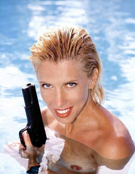 007 эротическое фото,  Алена Свиридова без трусов в привычной ей обстановке