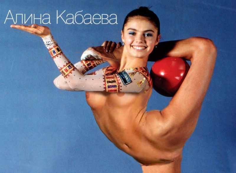 012 эротическое фото,  Алина Кабаева с голой грудью во время эротической фотосессии