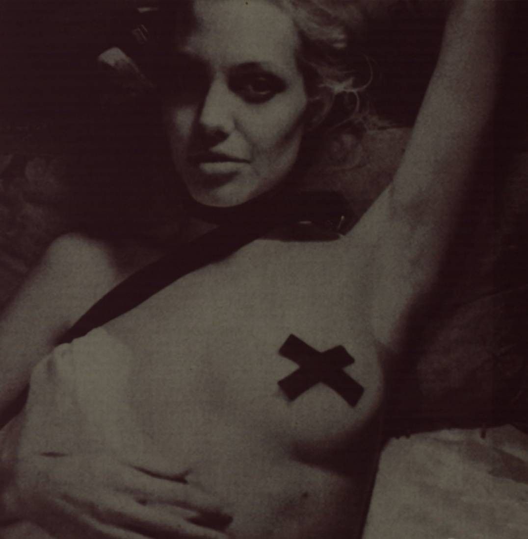 016 эротическое фото,  Анджелина Джоли в интимной ситуации 