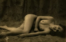 голая девушка ретро фото 0095
