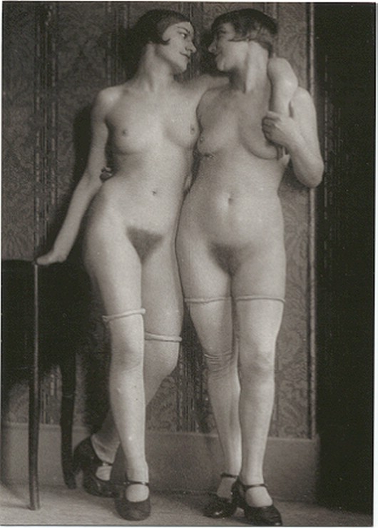 две голых девушки в чулках, ретро фото