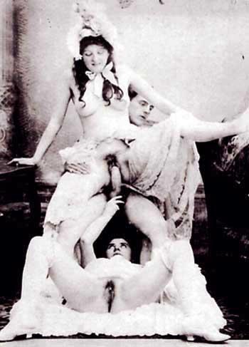 эротическая гимнастика двух телок и молодого мужчины, ретро порно фото