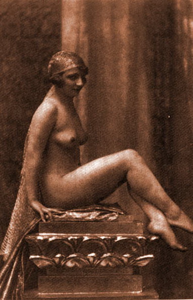 Статуя, фото голой женщины