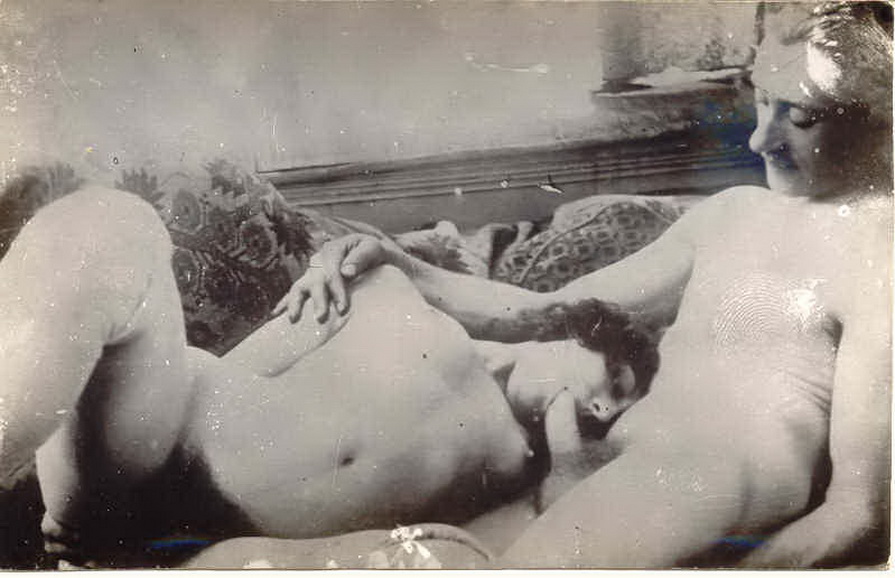 удивительно волосатая тетка с плоской грудью сосет член, ретро фото эротика