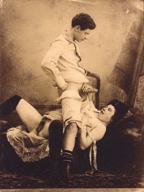 юноша кончает на лицо зрелой толстой тетки, ретро фото эротика