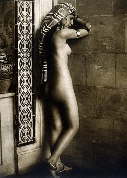 арабка. голая арабская женщина в зиндане, ретро фото эротика