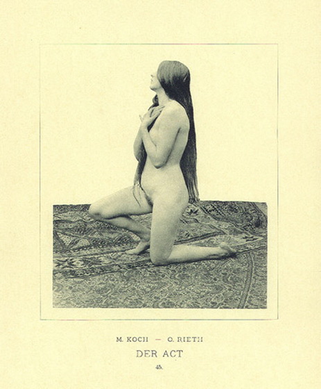 женщина с распущенными волосами и толстым пузом, ретро фото эротика