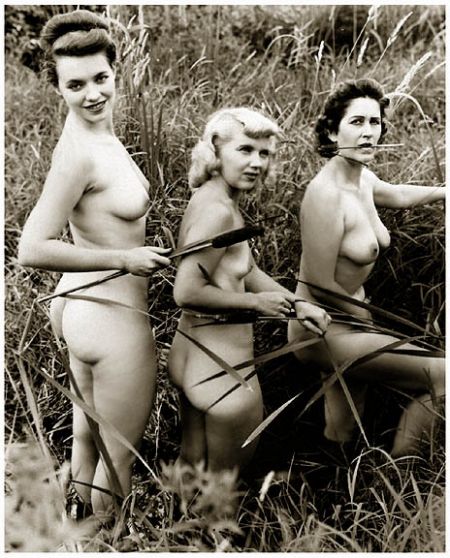 три голых тетки в камышах, ретро фото эротики секса