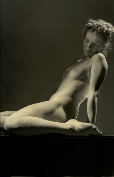 голая женщина сидящая на попе любовь, секс,  ретро порно фото
