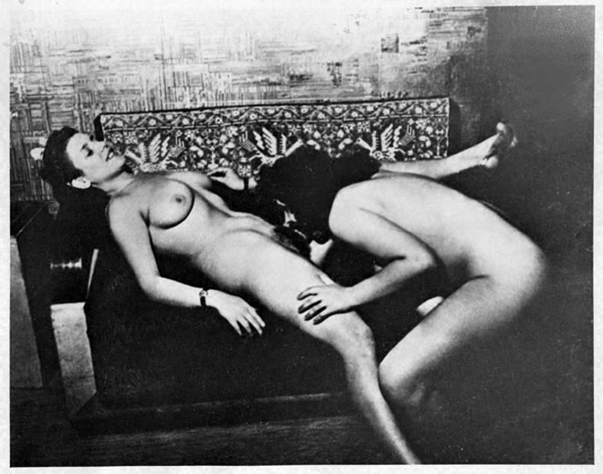 лесбиянка лижет вагину толстой сисястой женщине,   немецкое ретро порно, ретро фото