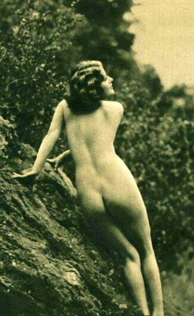 плоская попка красотки начала 20-го века, фото женской большой попы