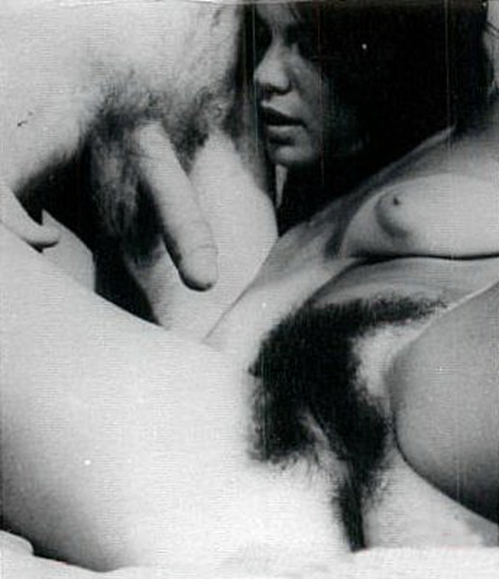 небольшой член и волосатая вульва крупным планом, ретро секс фото