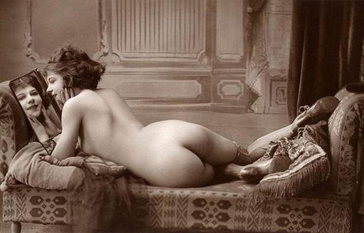 девушка с толстой попкой и зеркалом, ретро фото красивой женщины 3419