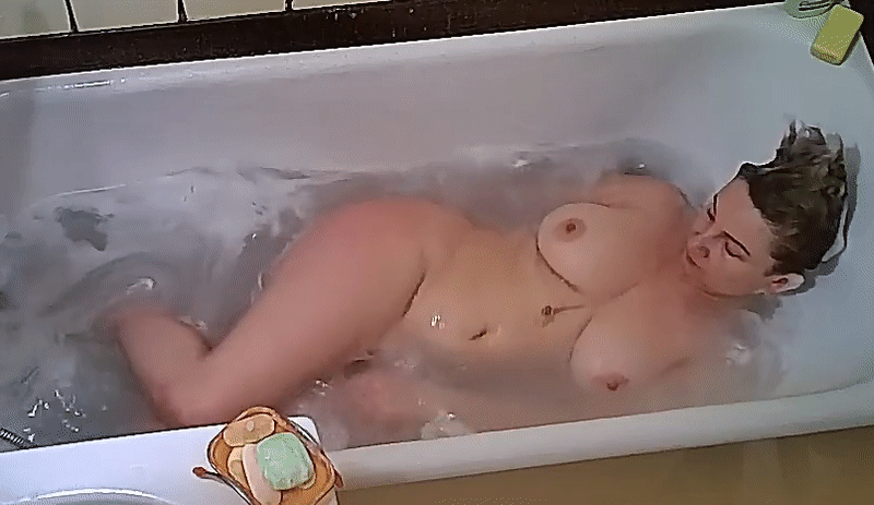гиф женщины принимающей омолаживающую ванну