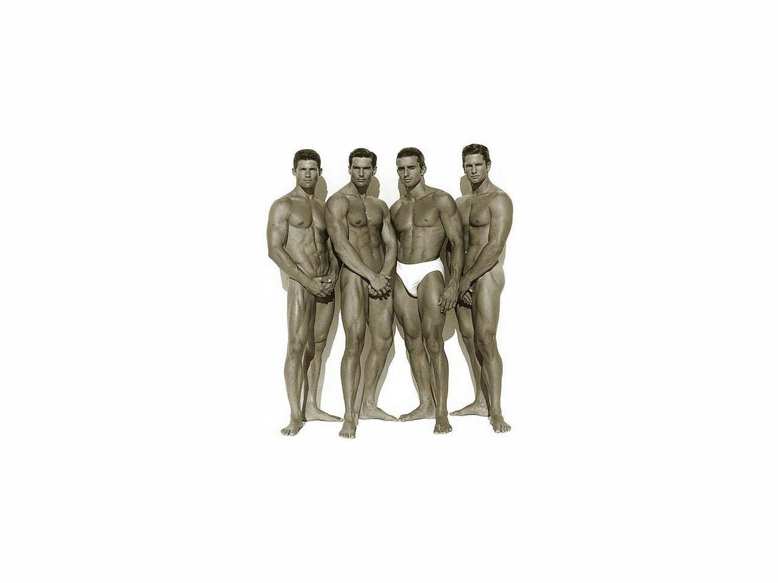четыре голых мужчины прикрывают срам ладонями, фото красивого мужчины