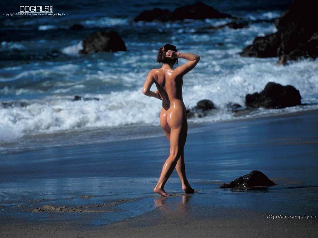 фигура голой женщины идущей по пляжу. 031 фото голой девушки обои