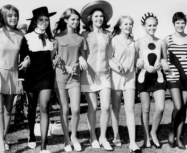 60-е. девушка модных нарядах 60-х годов прошлого века, прикольное фото с эротикой