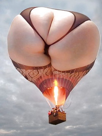 воздушный шар в виде толстой женской задницы в стрингах, порно прикол картинка 008