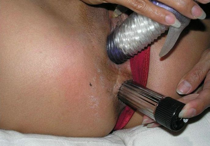 мастурбация вибраторами в анус и влагалище одновременно, фото мастурбирующей девушки